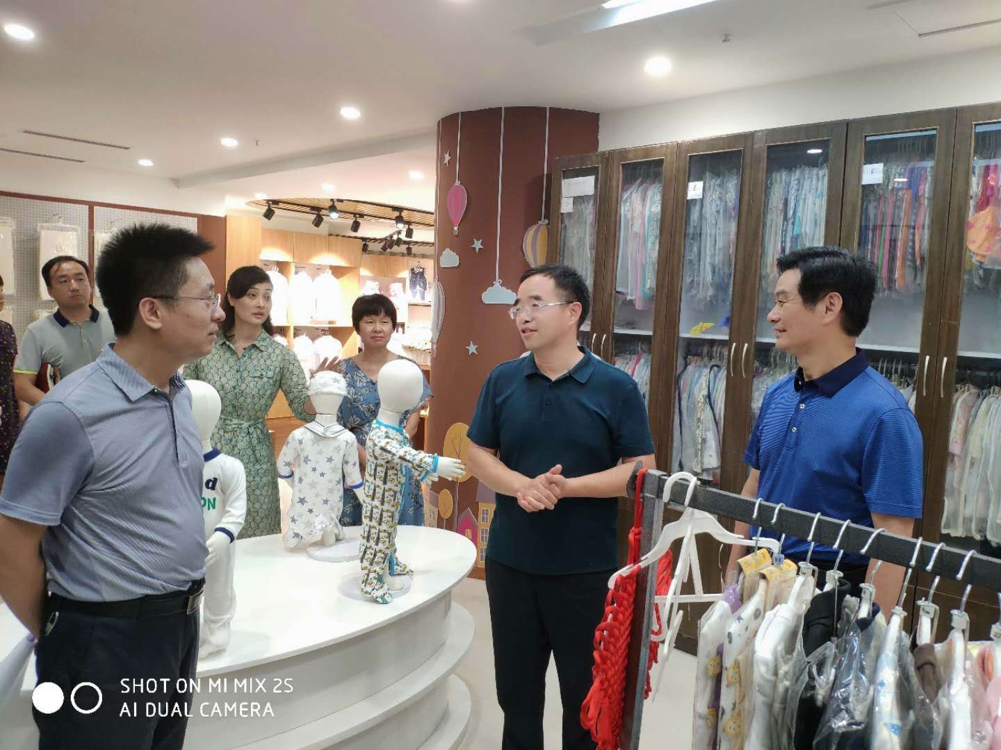 二七区政协主席张全金到大学路所辖企业调研