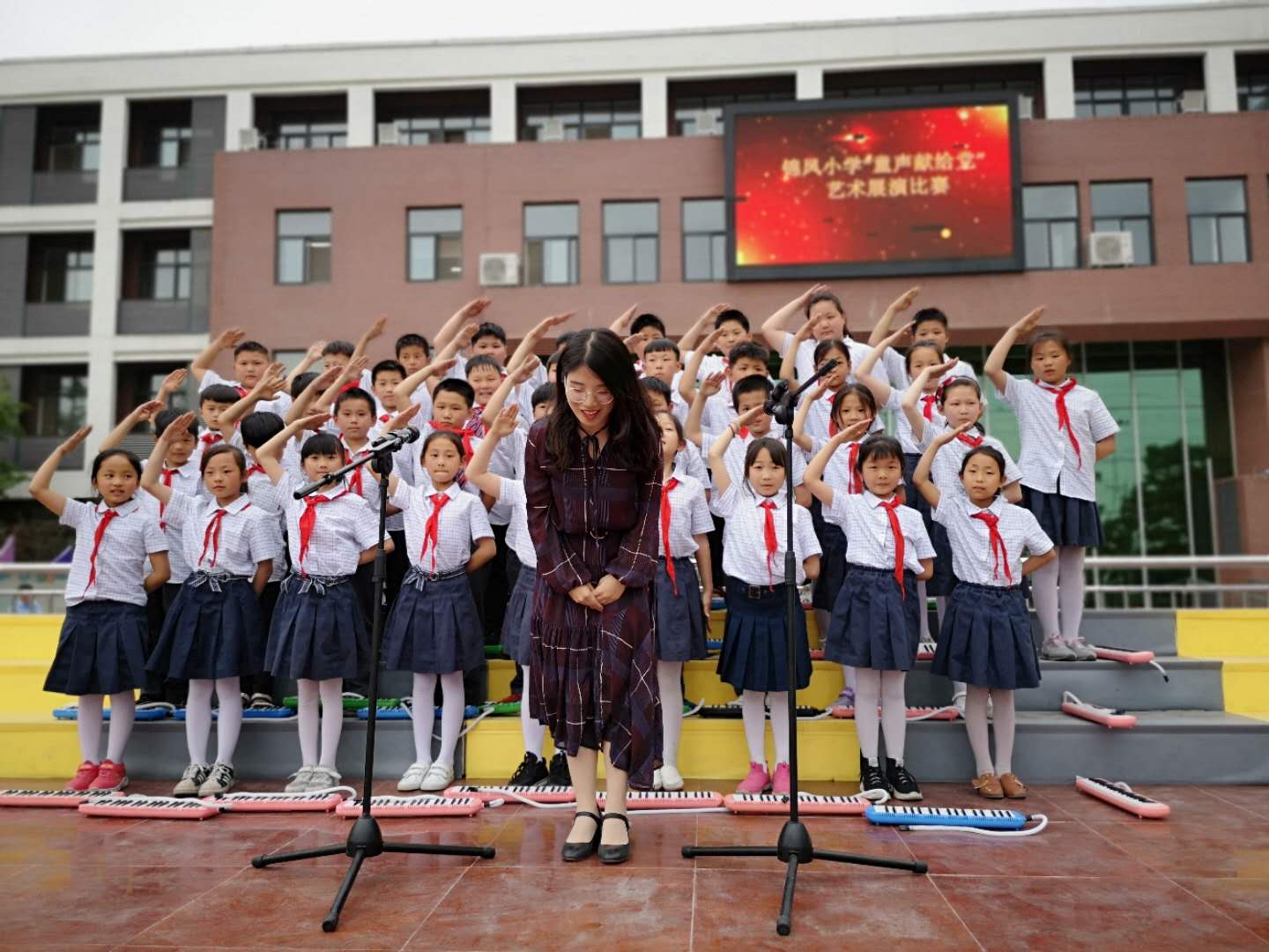 锦凤小学举行童声献给党展出我风采艺术展演活动