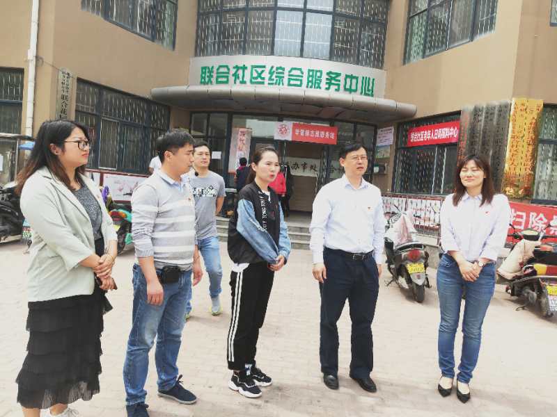 二七区区委常委政法委书记雍明轩到联合社区调研指导党建工作