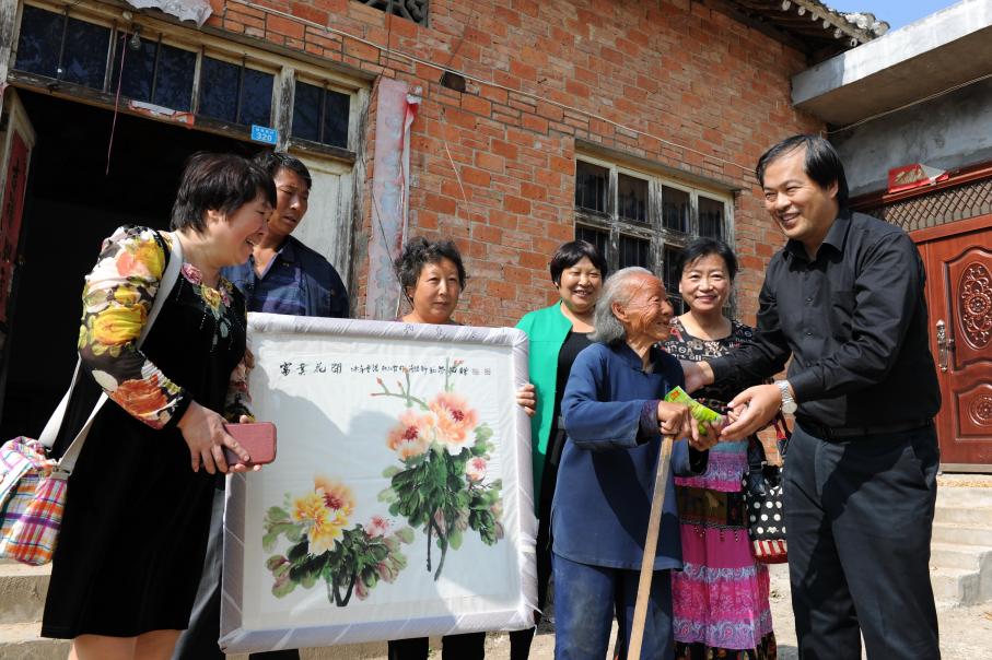 近日,大河报·大河客户端记者回访曾在该村担任第一书记的郭天顺,聊聊