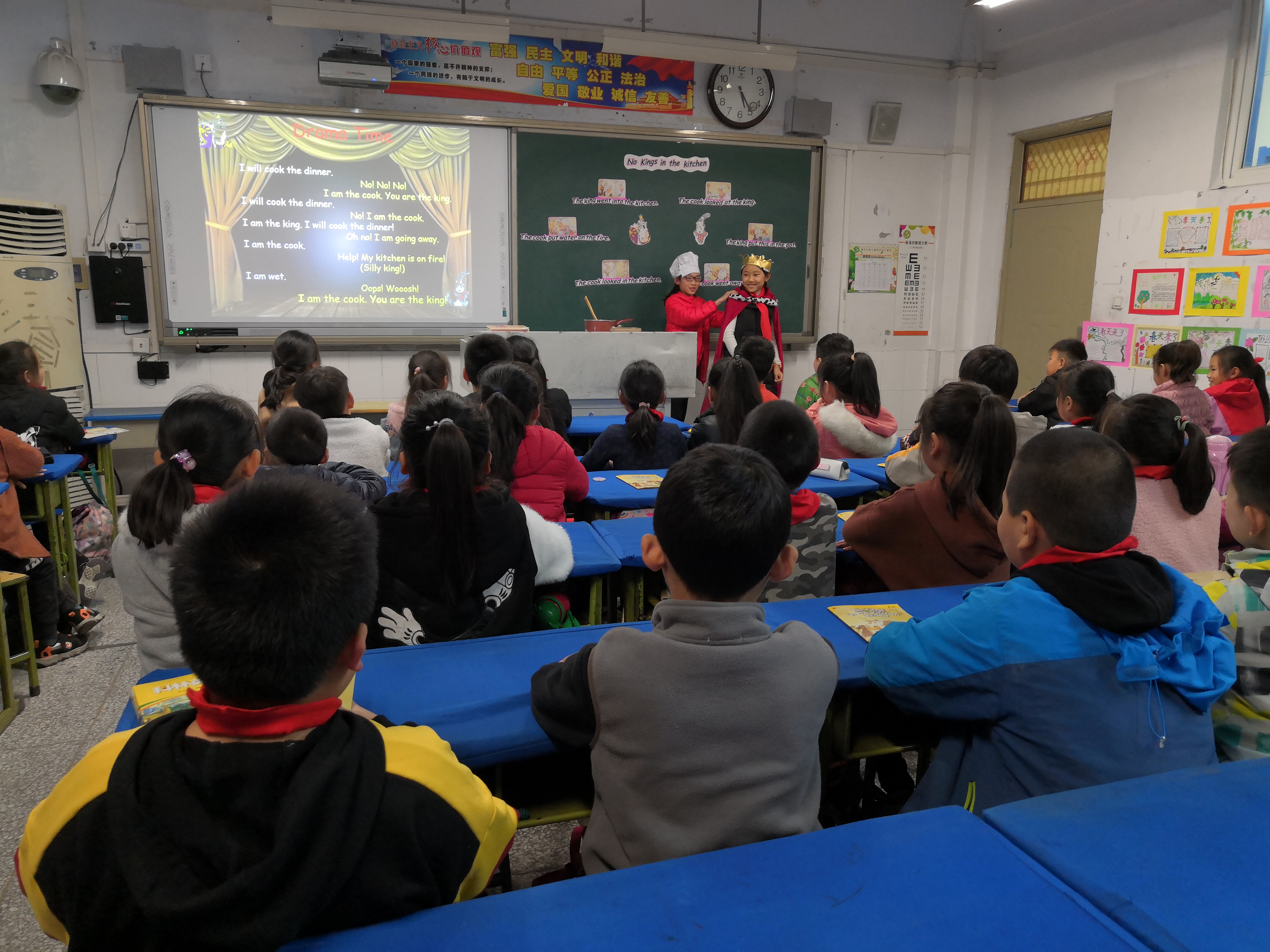 郑州市管城区外国语小学开展"英语绘本"社团活动