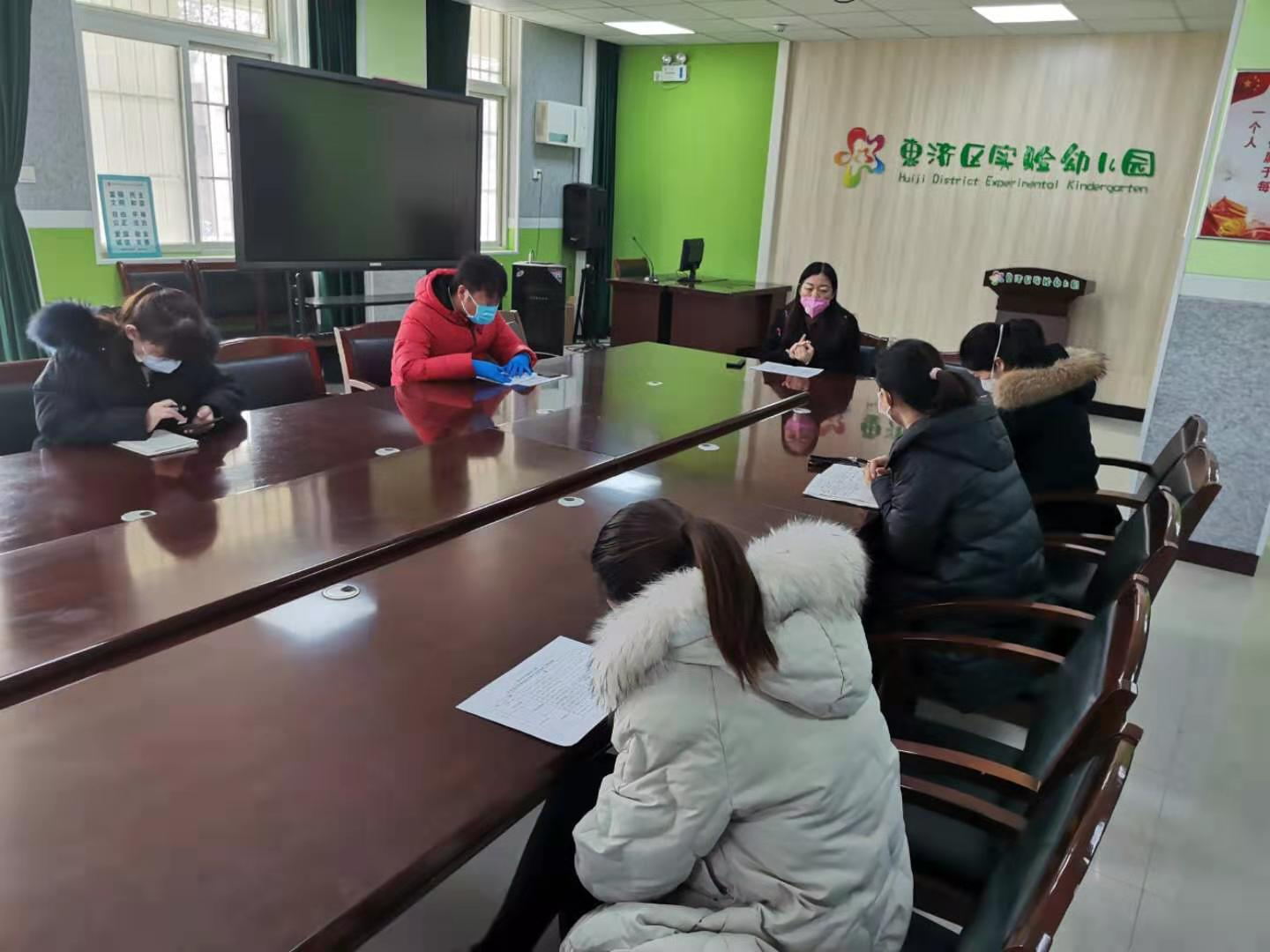 郑州市惠济区实验幼儿园园长冯静,在疫情期间毅然决然的每天
