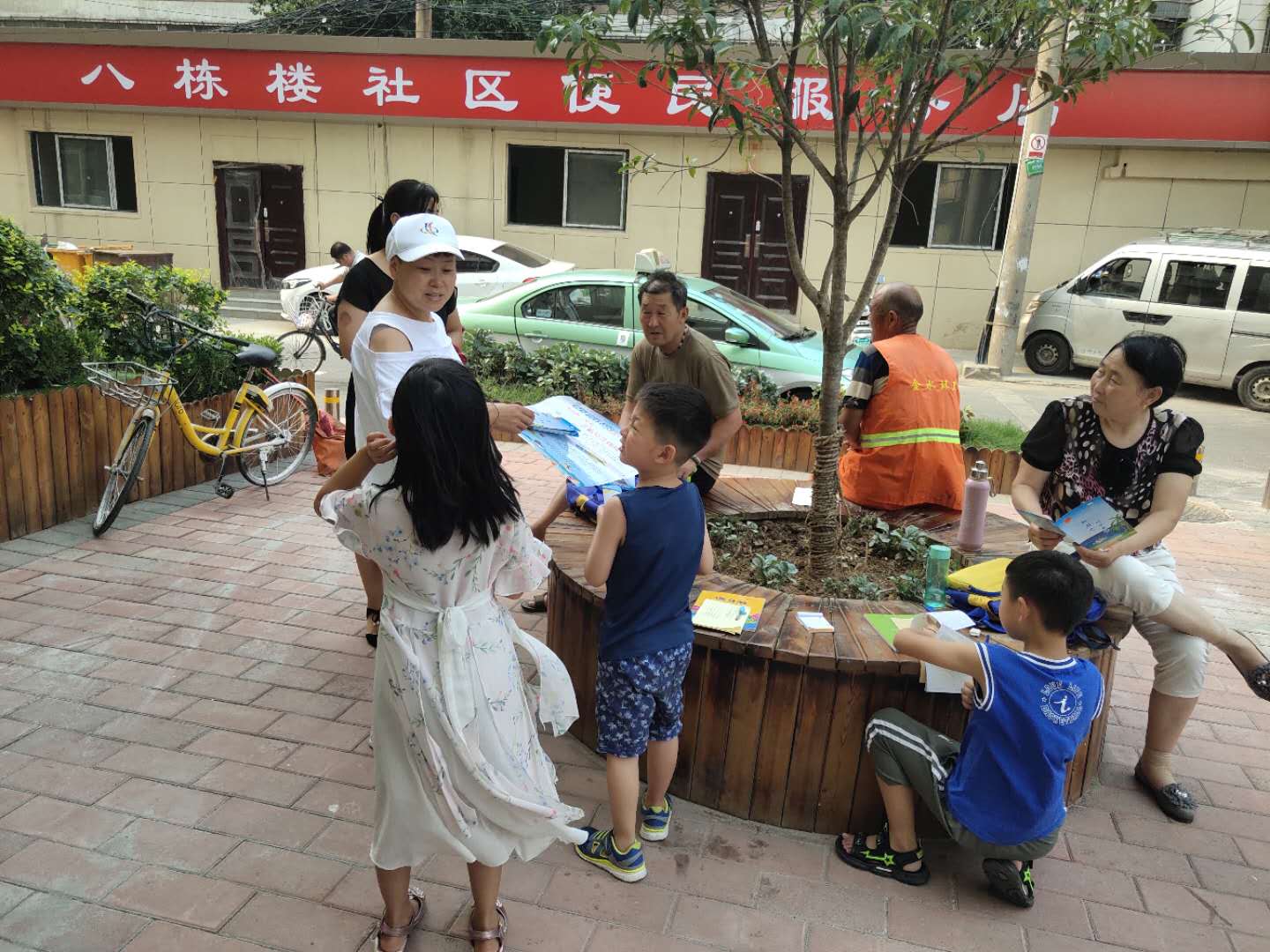 杜岭街道八栋楼社区开展夏季防溺水宣传活动