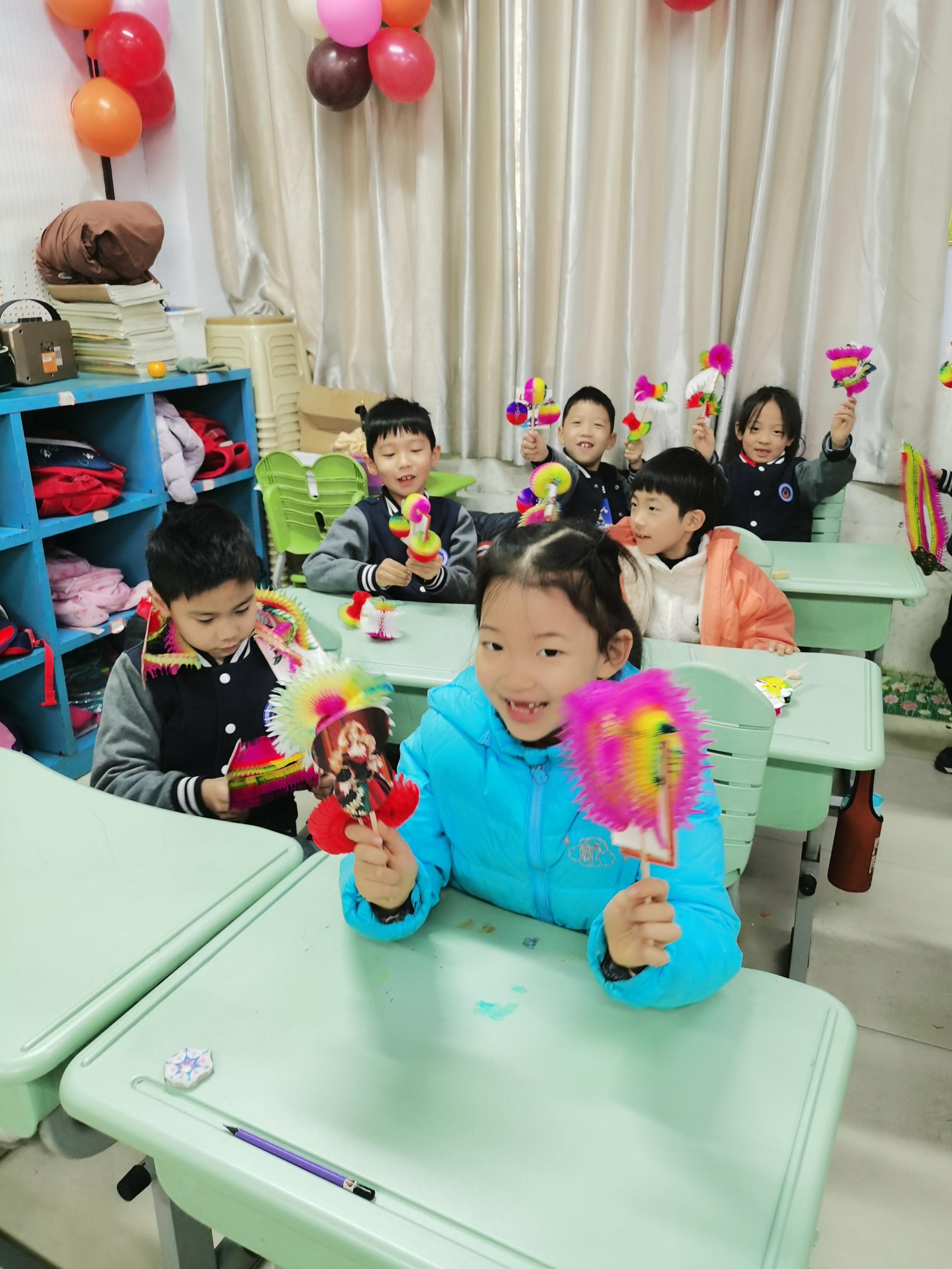 河南省实验郑东小学的孩子们用综合素质展演方式跨年（最新发布）