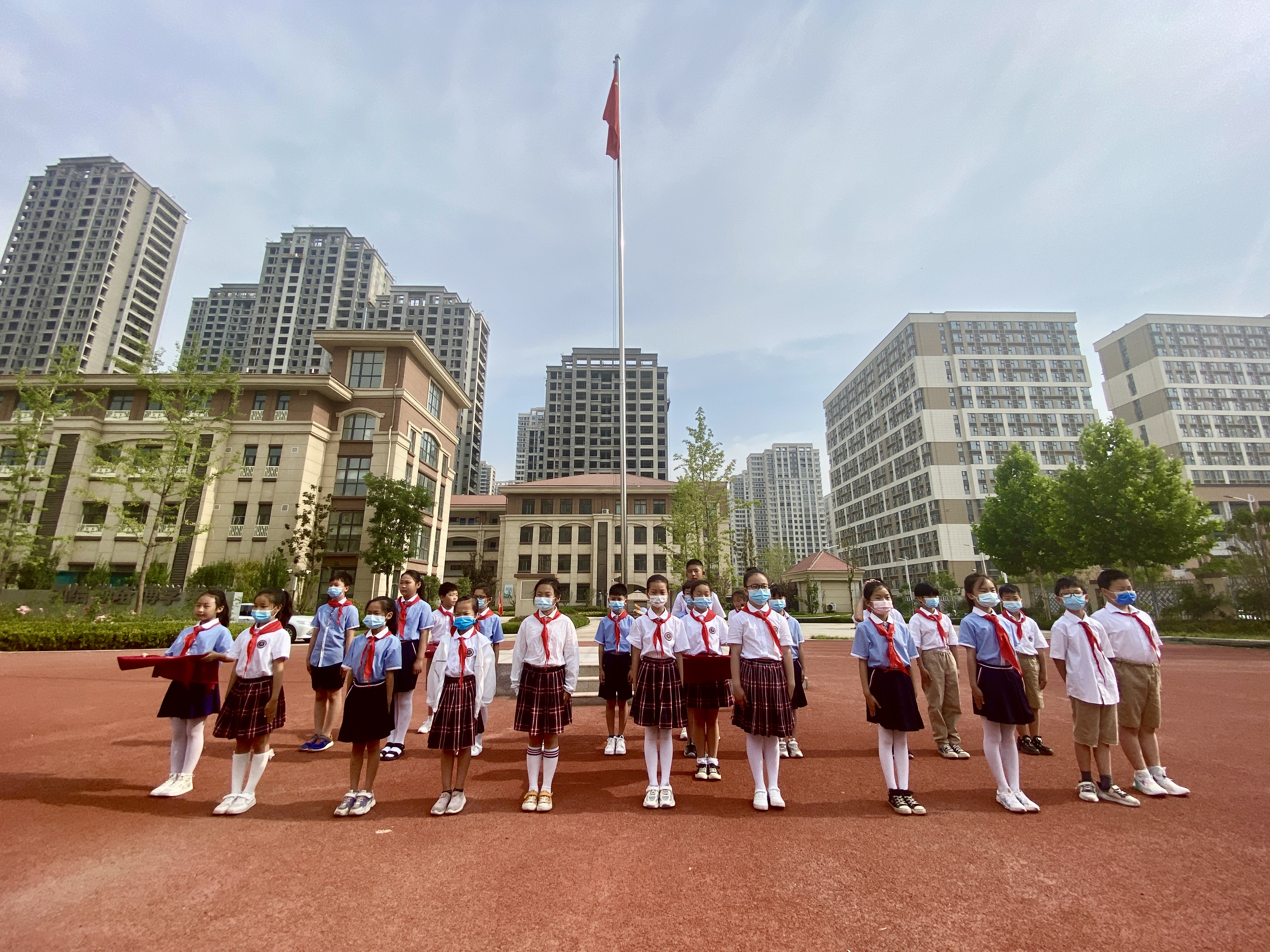 郑州市创新街小学澜湾校区举行"红领巾 心向党"系列活动