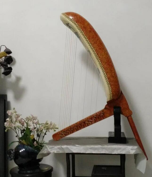 而是在原有结构和数据的基础上,加上现代的因素,演奏习惯而重塑的箜篌