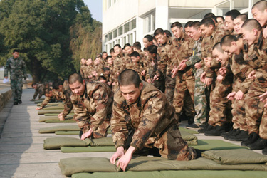 陆军新兵训练时间由3个月延长至半年