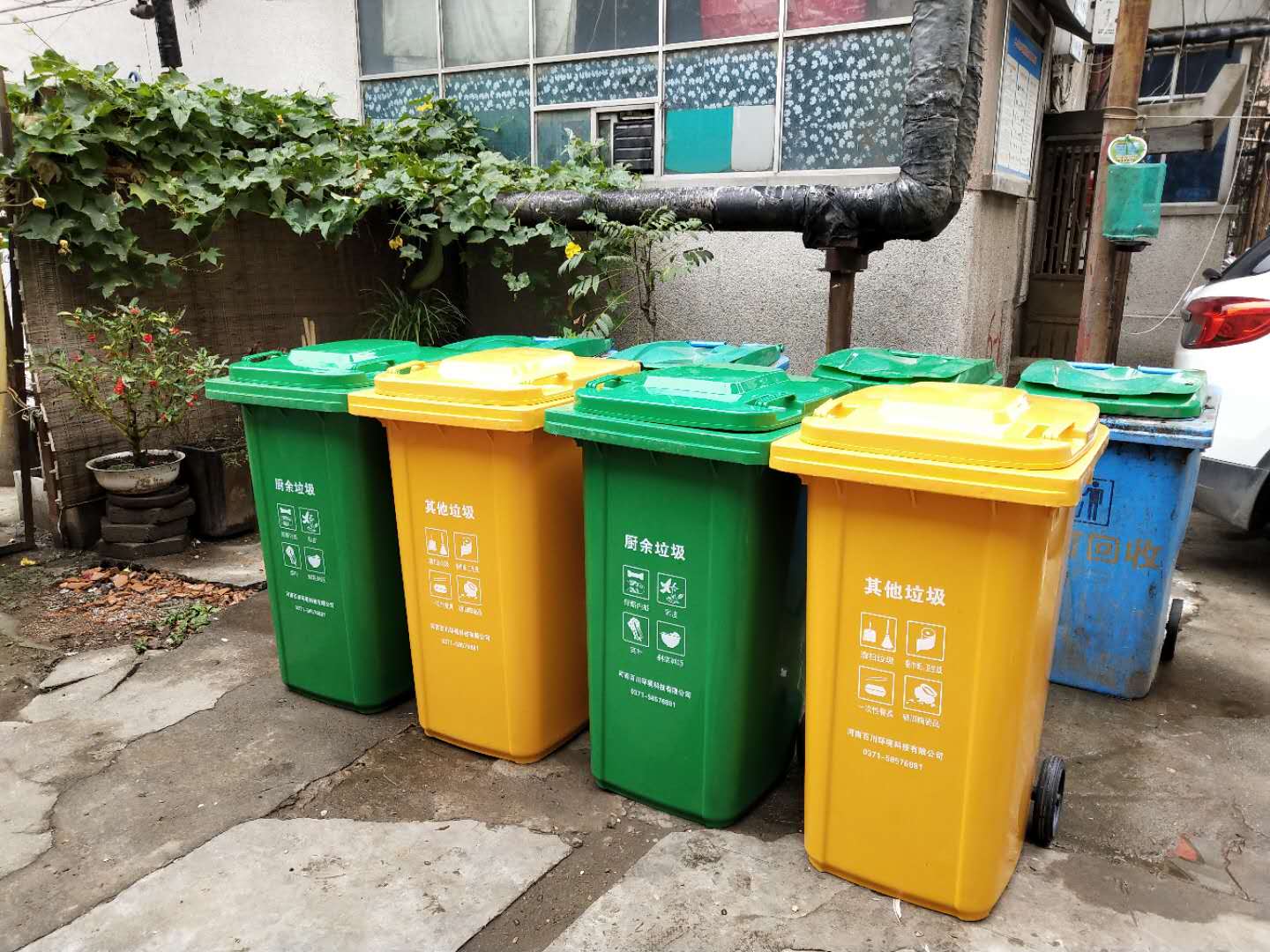 大学路街道交通新苑社区安装分类垃圾箱 改善社区环境