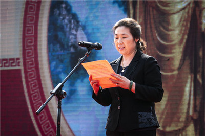 天瑞集团股份有限公司副总经理李凤娈致辞(摄影:何进文)