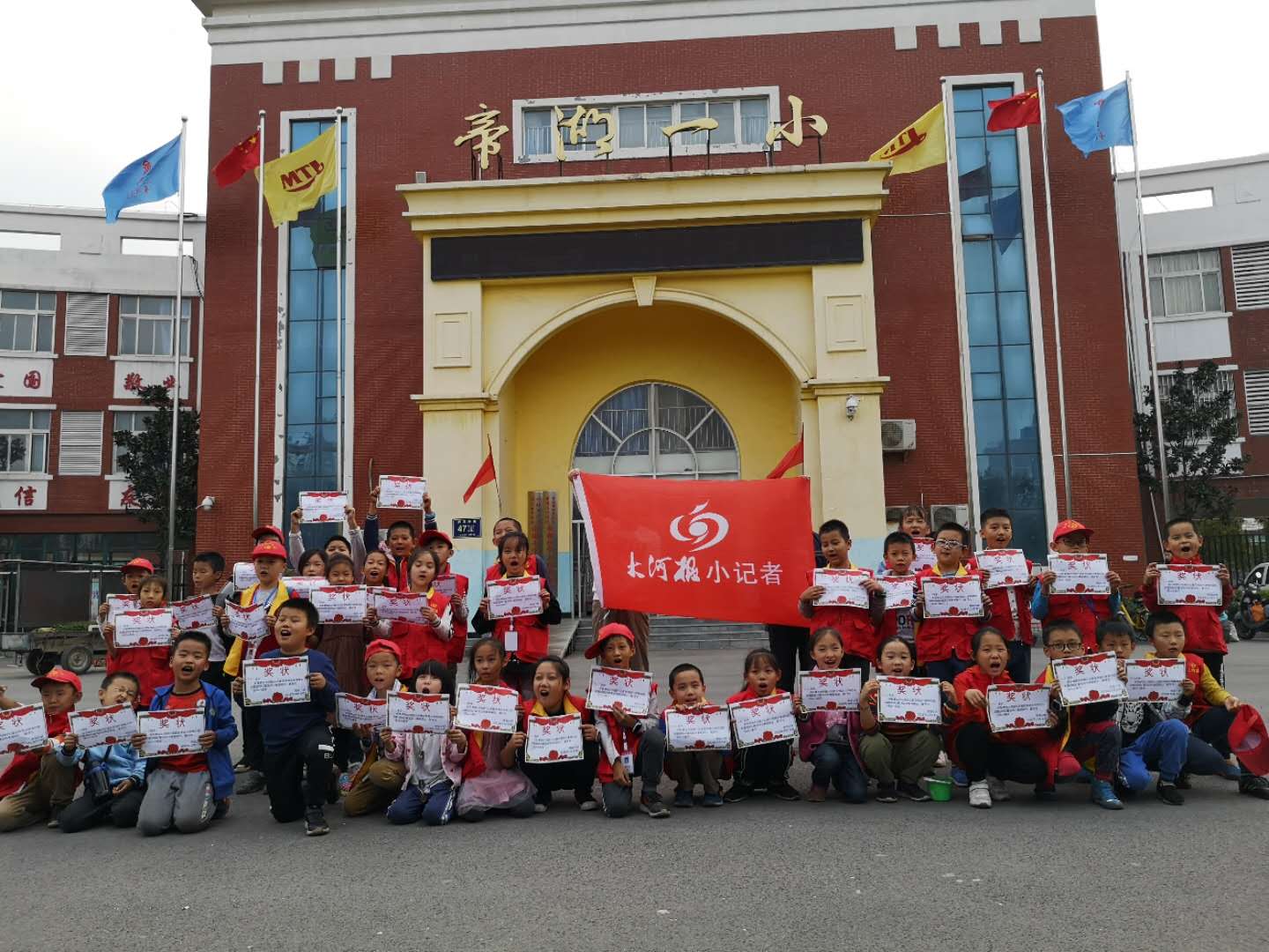 走进帝湖小学农趣园,体验秋收的喜悦 小记者农田学农耕