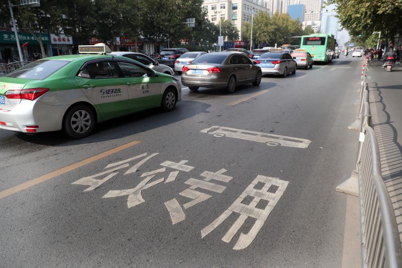 郑州市公交专用道抓拍系统试运行　过渡期多次违反仍罚