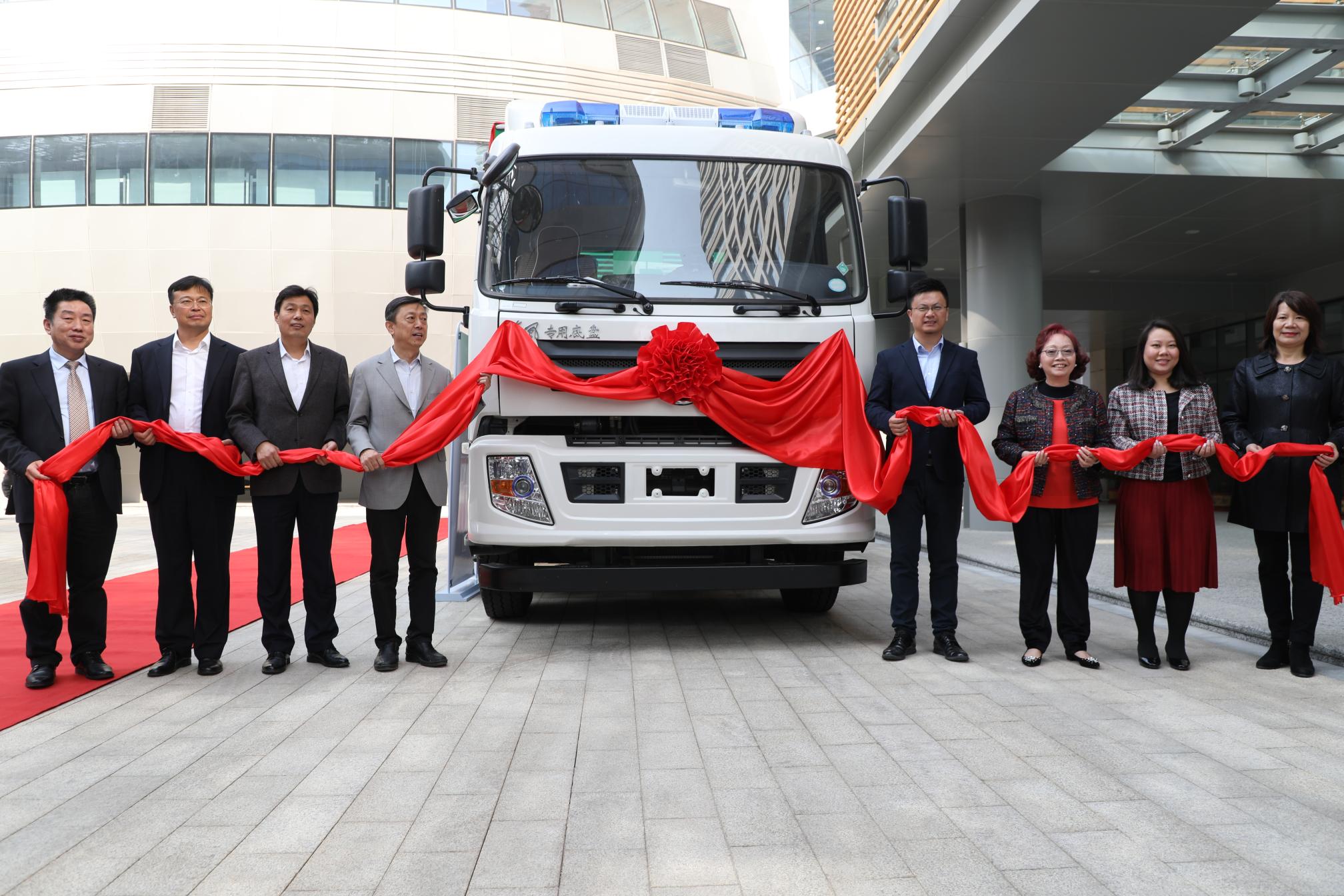 香港同胞向我省捐赠流动眼科手术车新复明16号手术车落户郑大一附院