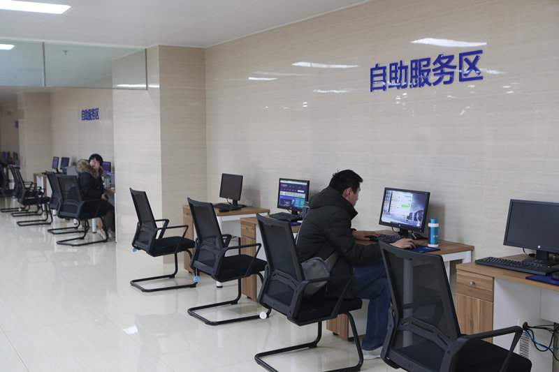 郑州政务大厅启用878项审批服务一站式办理市民真快