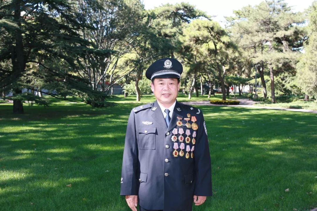 他是排爆人,更是老百姓的守护神