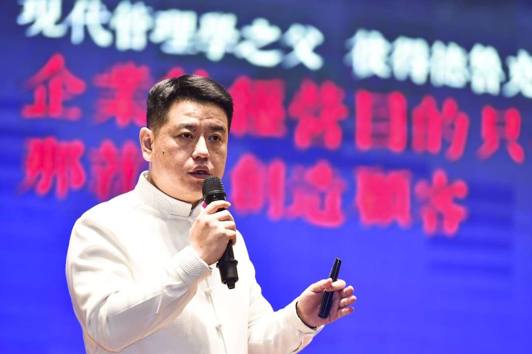 据悉,此次企业品牌定位暨星光珠宝城升级论坛由欢乐爱家(集团)有限