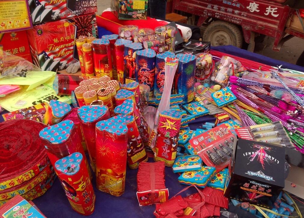 北京春节期间买烟花爆竹要刷身份证发生问题可追溯