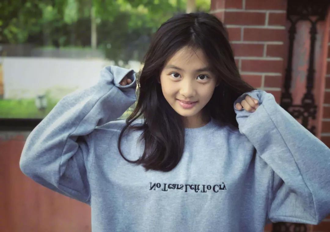 夜读丨黄磊女儿12岁挂耳坠涂口红孙莉的一句话刷爆朋友圈