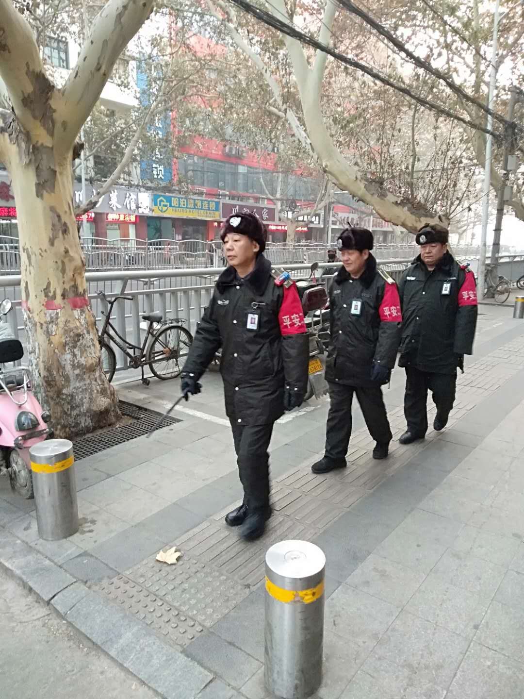 为让广大群众过上一个平安的节日,一马路街道治安巡防中队精心部署