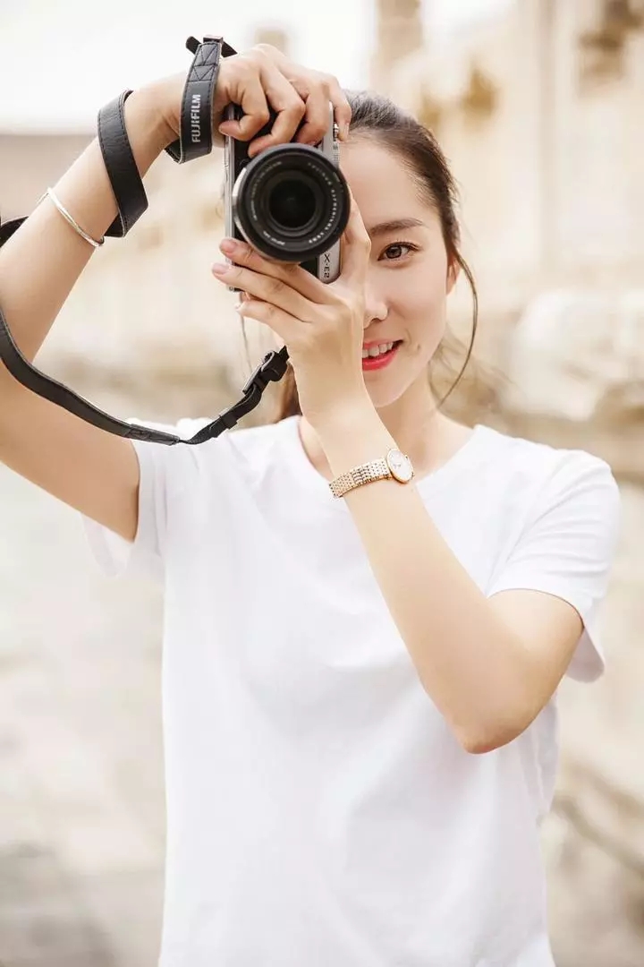 女导游撞脸刘诗诗爆红全国游客抢着约