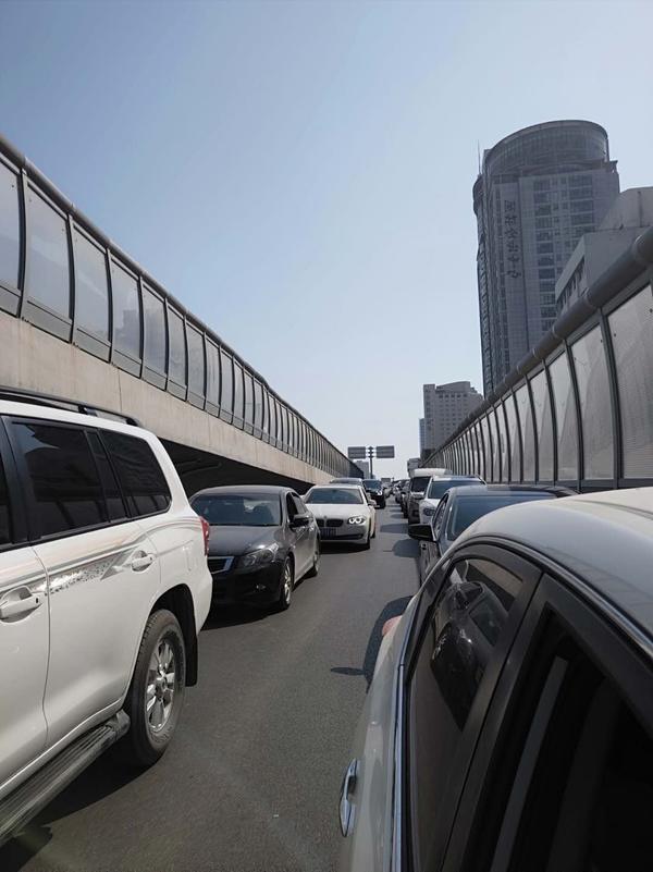 早上西向东堵晚上东向西堵郑州农业路高架设置潮汐车道怎么样