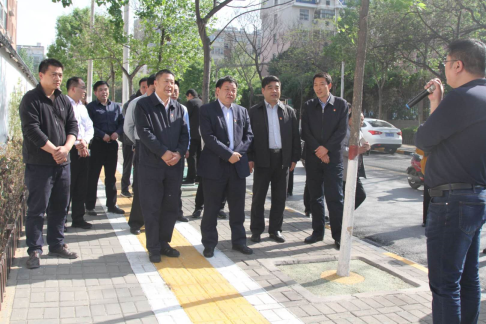 4月15日下午,周口市川汇区观摩团一行到二七区长江路街道淮南街观摩