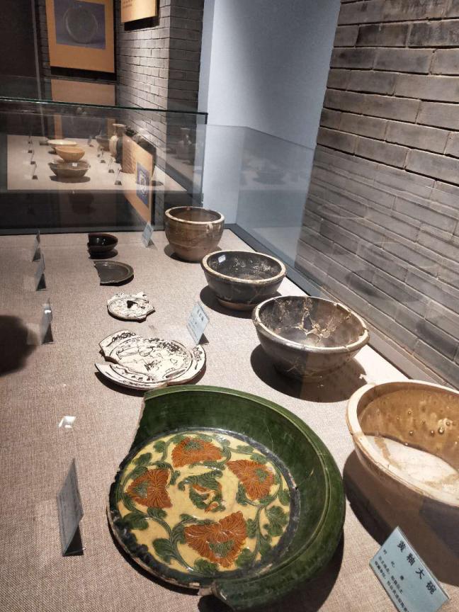 郏县举行黄道窑瓷器精品展精品陶瓷吸引千名观众眼球