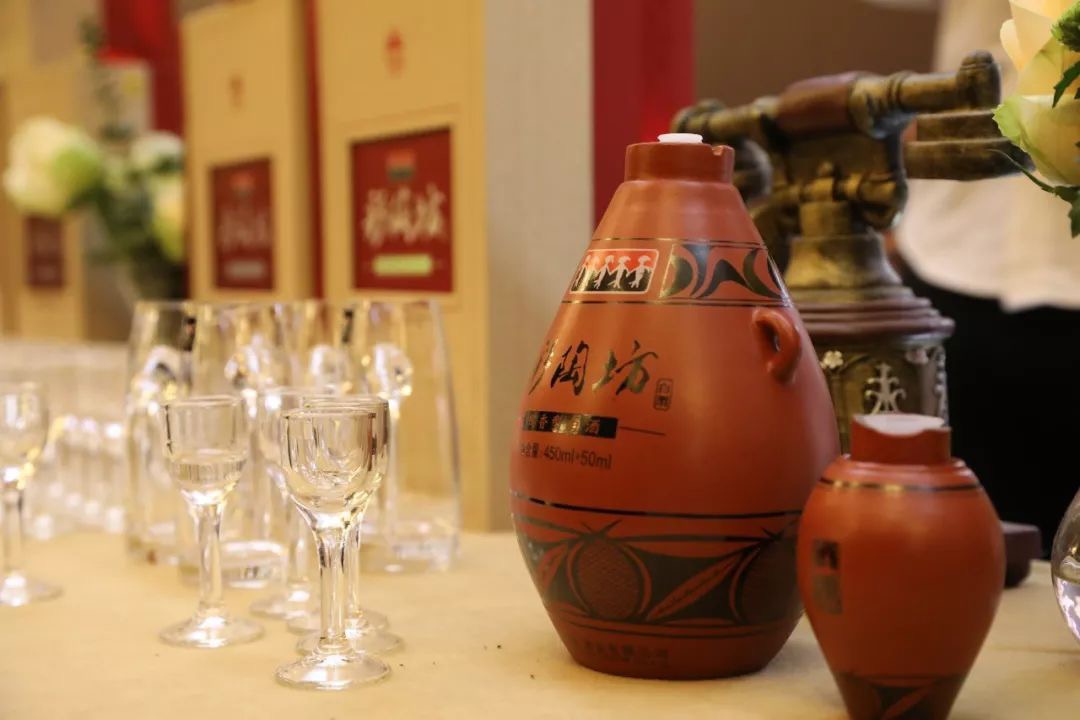 陶香新风尚重大时刻地利酒彩陶坊助力中原更出彩