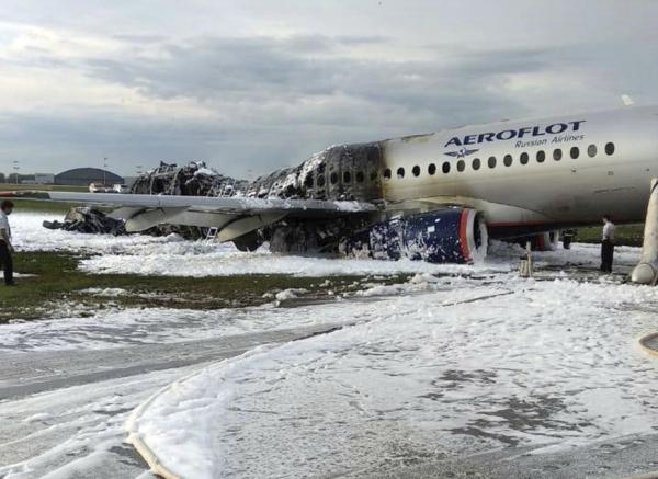 航空专家详析俄客机失事原因:飞行员操作失误或操作系统失灵