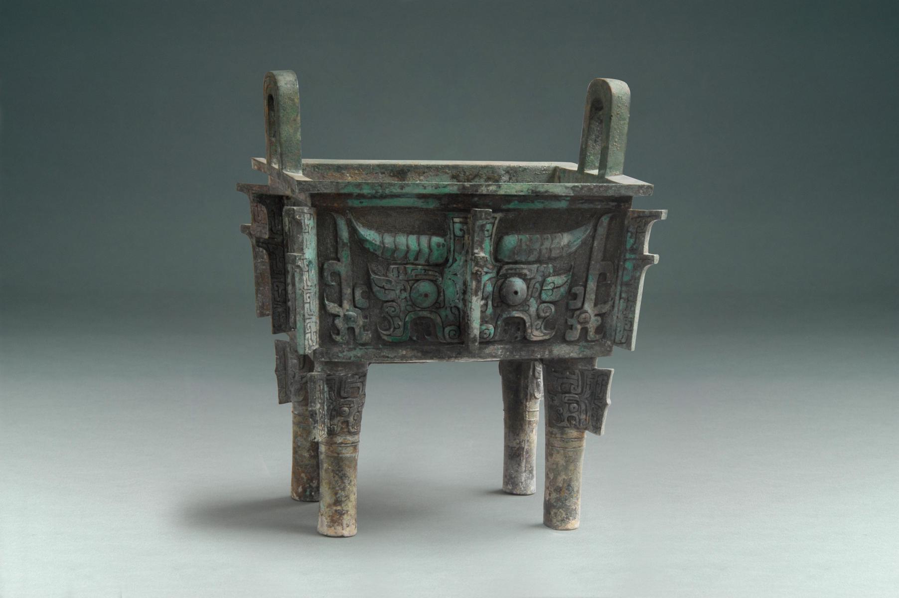 西周 饕餮纹铜方鼎收藏在洛阳博物馆的西周饕餮纹铜