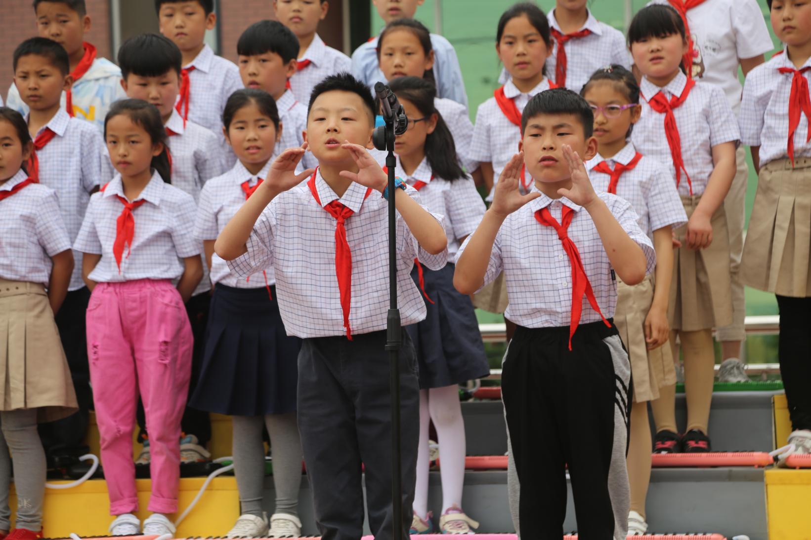 锦凤小学举行童声献给党展出我风采艺术展演活动