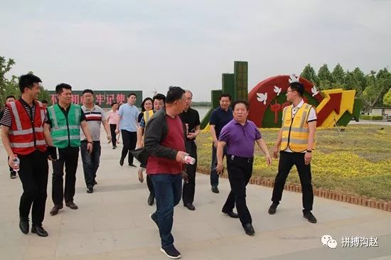 郑州市城管局局长李雪生一行到沟赵办事处检查指导路长制工作开展情况