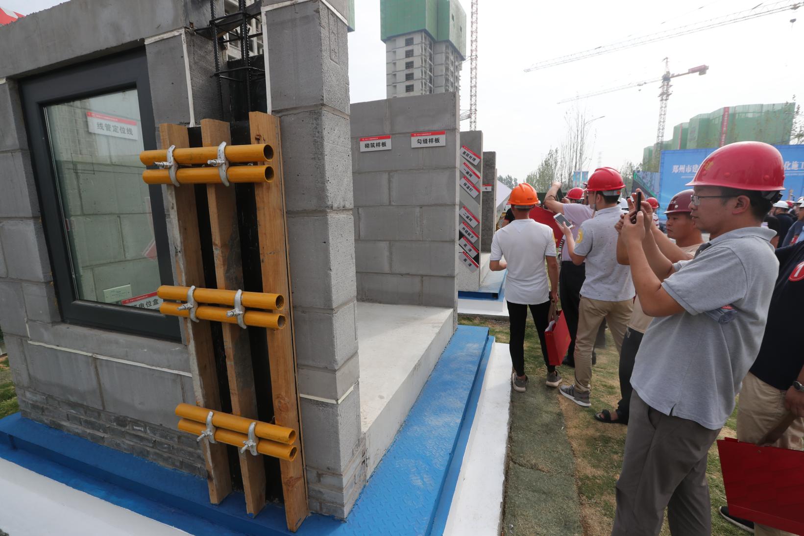 500余名房建技术人员观摩质量标准化施工作业-大河报网