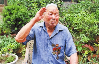 勇士百战归 深藏功与名—南阳97岁退役军人解建业的传奇人生