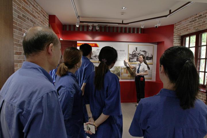 参观调研,聆听了进步青年游天洋受中国劳动组合书记部李大钊等委派,到