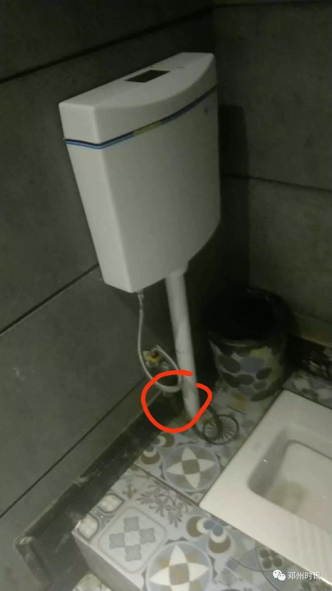 南阳某ktv女厕所又现偷拍摄像头吓坏女顾客