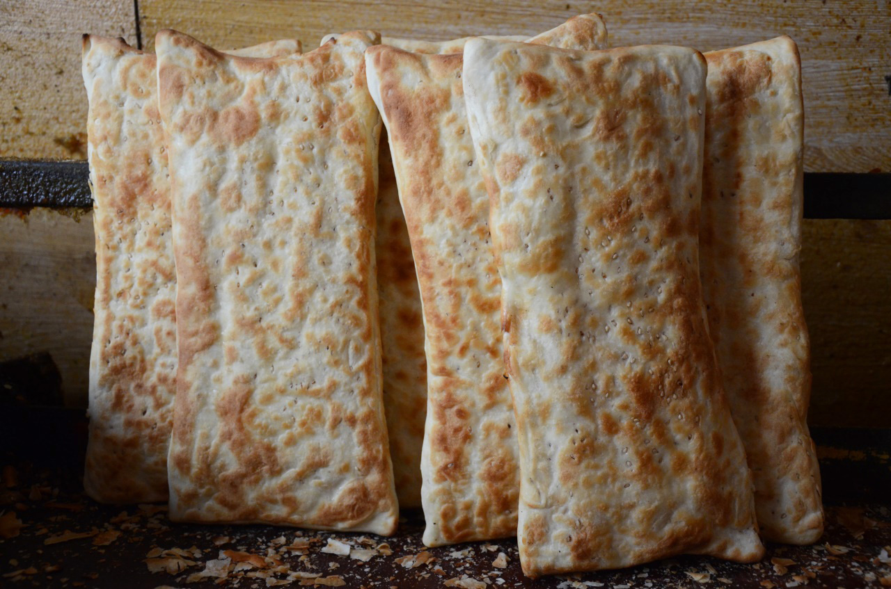 盛夏七月,在河南平顶山汝州市街头一家卖锅馈的老店里,今年50岁的崔占