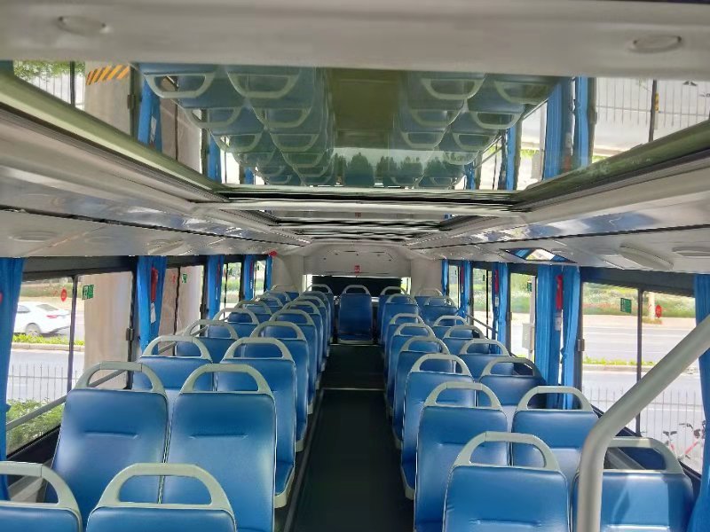 炫酷郑州公交43路更换土豪版全景天窗还有隐藏功能