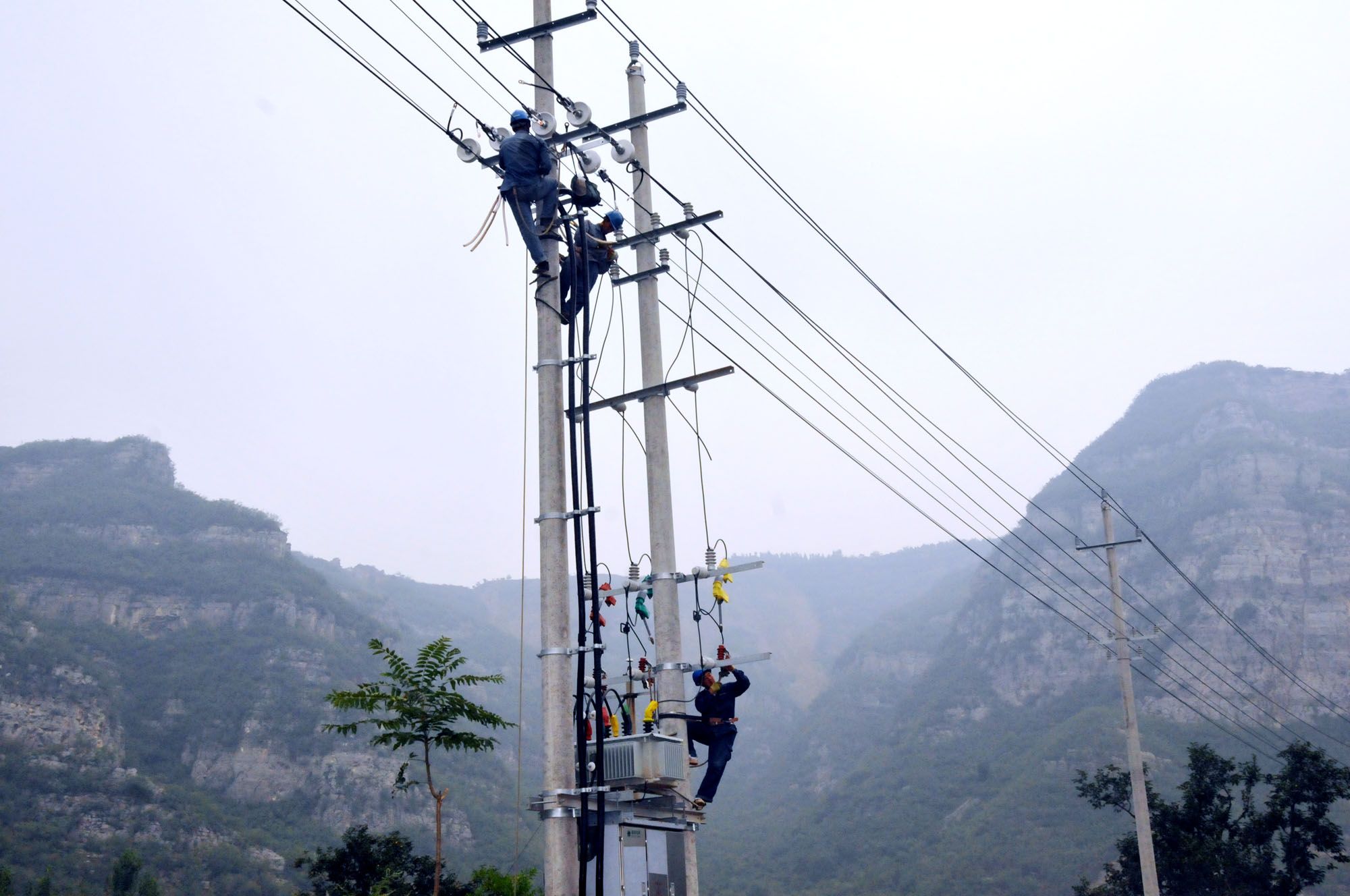 情系贫困村电亮发展路沁阳市供电公司助力脱贫攻坚纪实