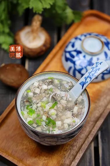 汤鲜味美香醇润滑的西湖牛肉羹