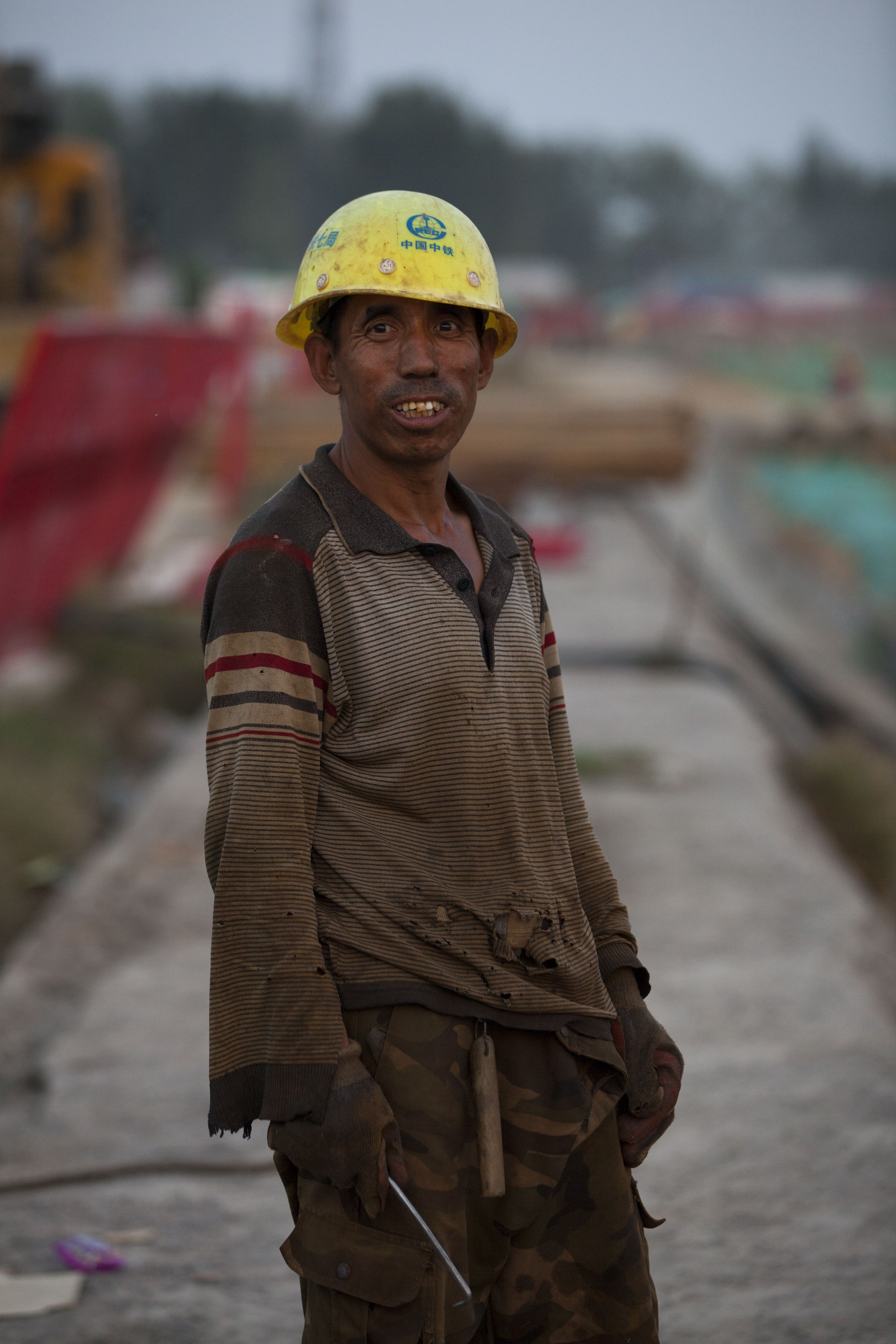 谢谢你们!河南三条高铁开通,他将镜头对准"最美"建设者