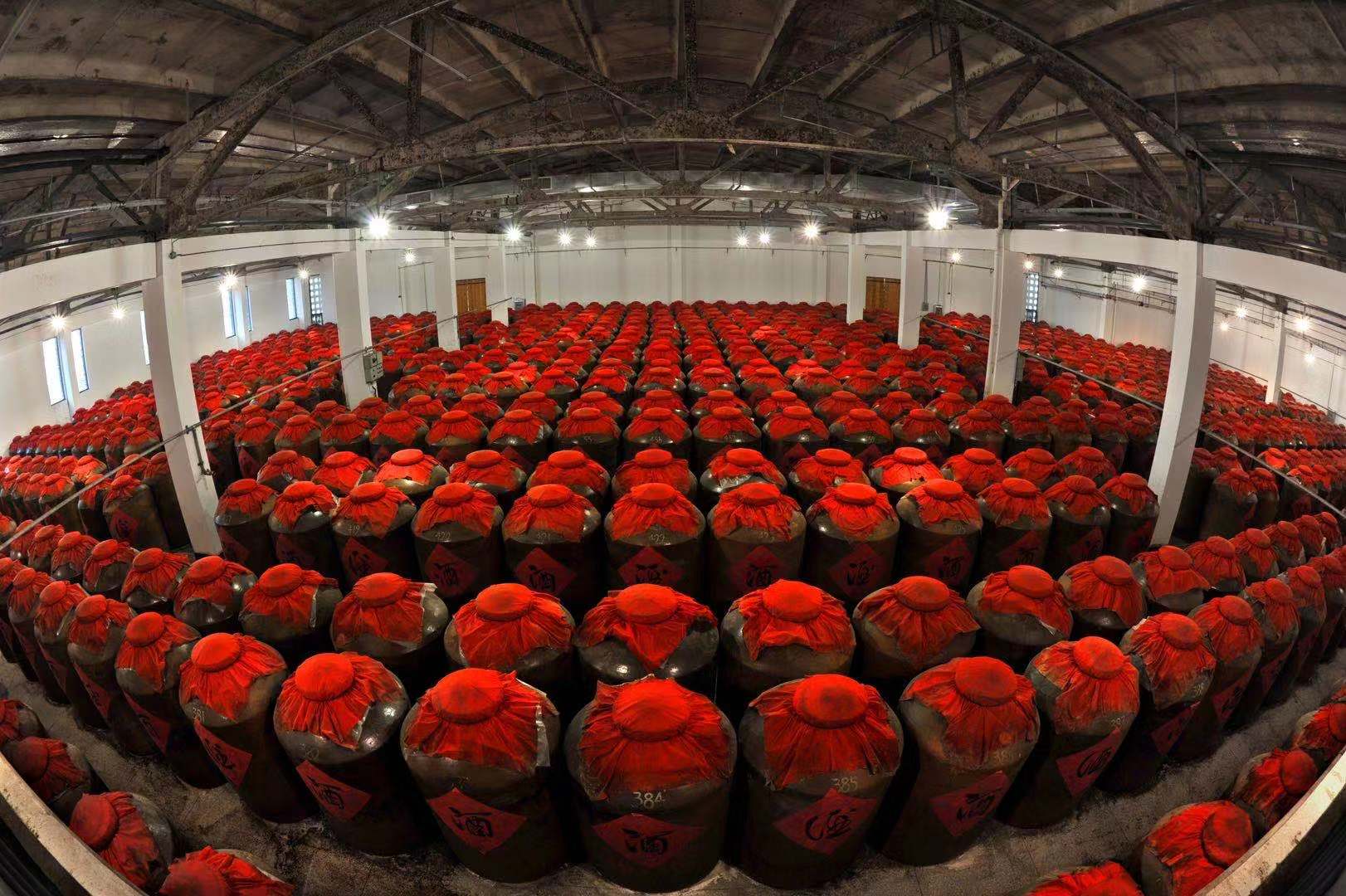 省会媒体代表走进湖北白云边酒业共同探寻白云边兼香型白酒之美