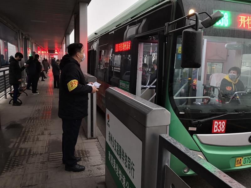 限行恢复首日郑州公交客流猛增郑州公交仍要求实载率不超50