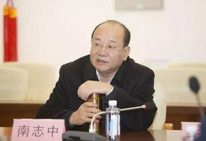 山西山阴原县长南志中被查曾卷入模特挤奶风波