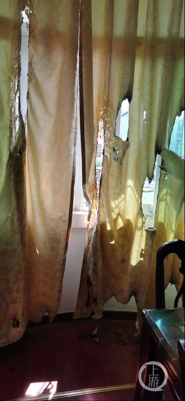 6月18日,鲍女士发现家里饭厅窗帘莫名起火.