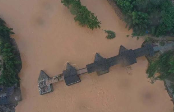 【全网求助】婺源寻找被冲走的彩虹桥原木 婺源发布“彩虹令”