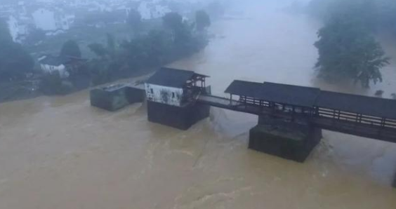 【全网求助】婺源寻找被冲走的彩虹桥原木 婺源发布“彩虹令”