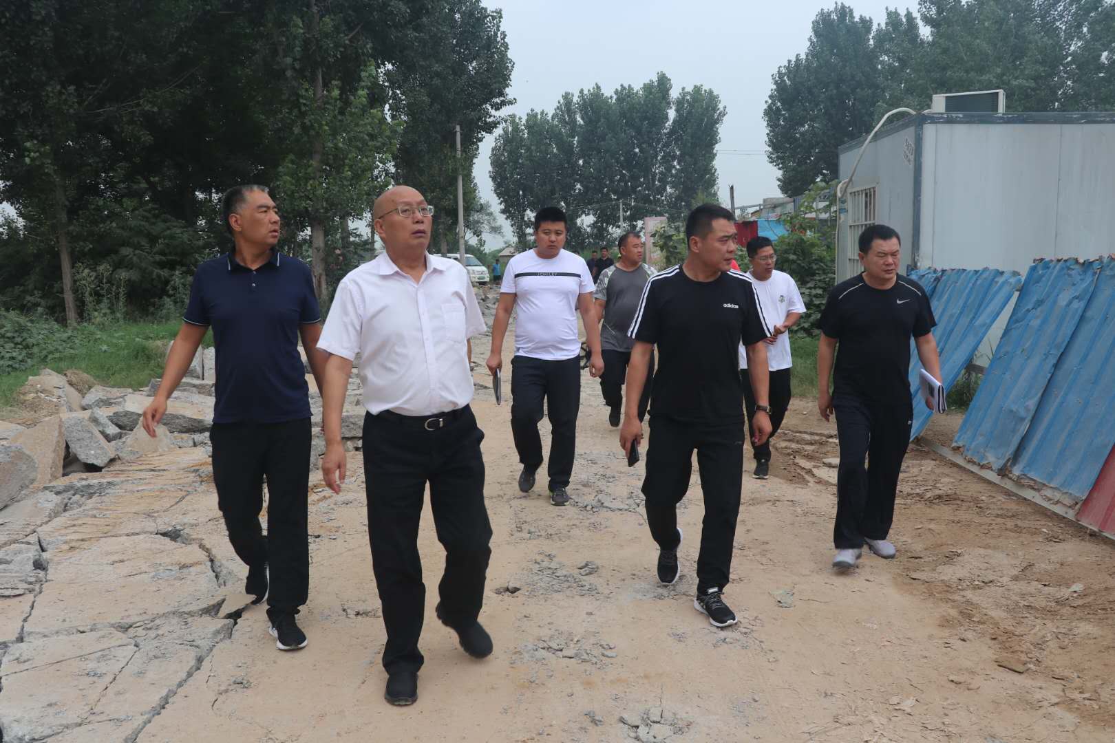 张庄办事处常态化观摩强力,推进土地清表工作