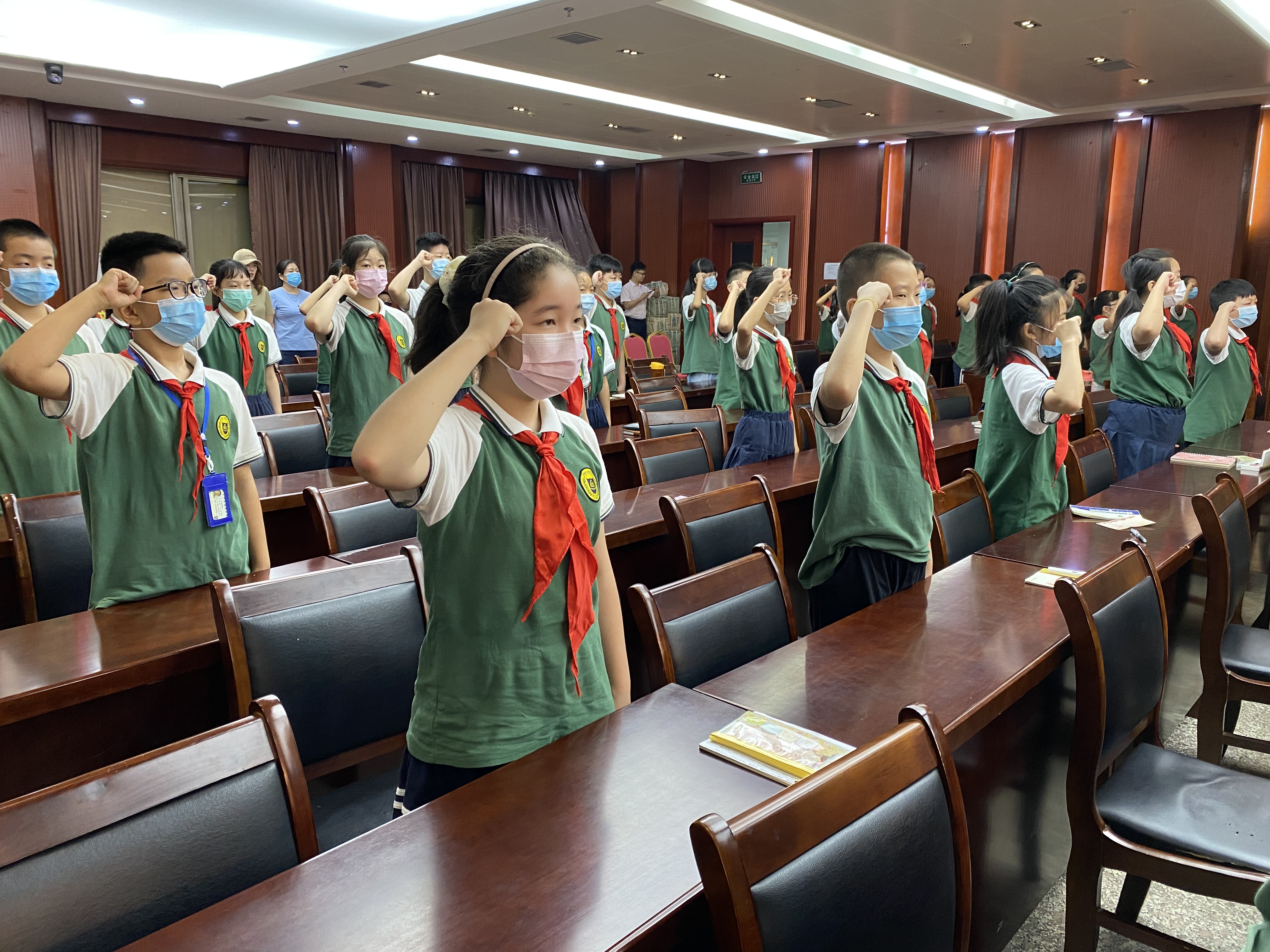 你读书我买单郑州市陇西小学两校区开启红色书香假期