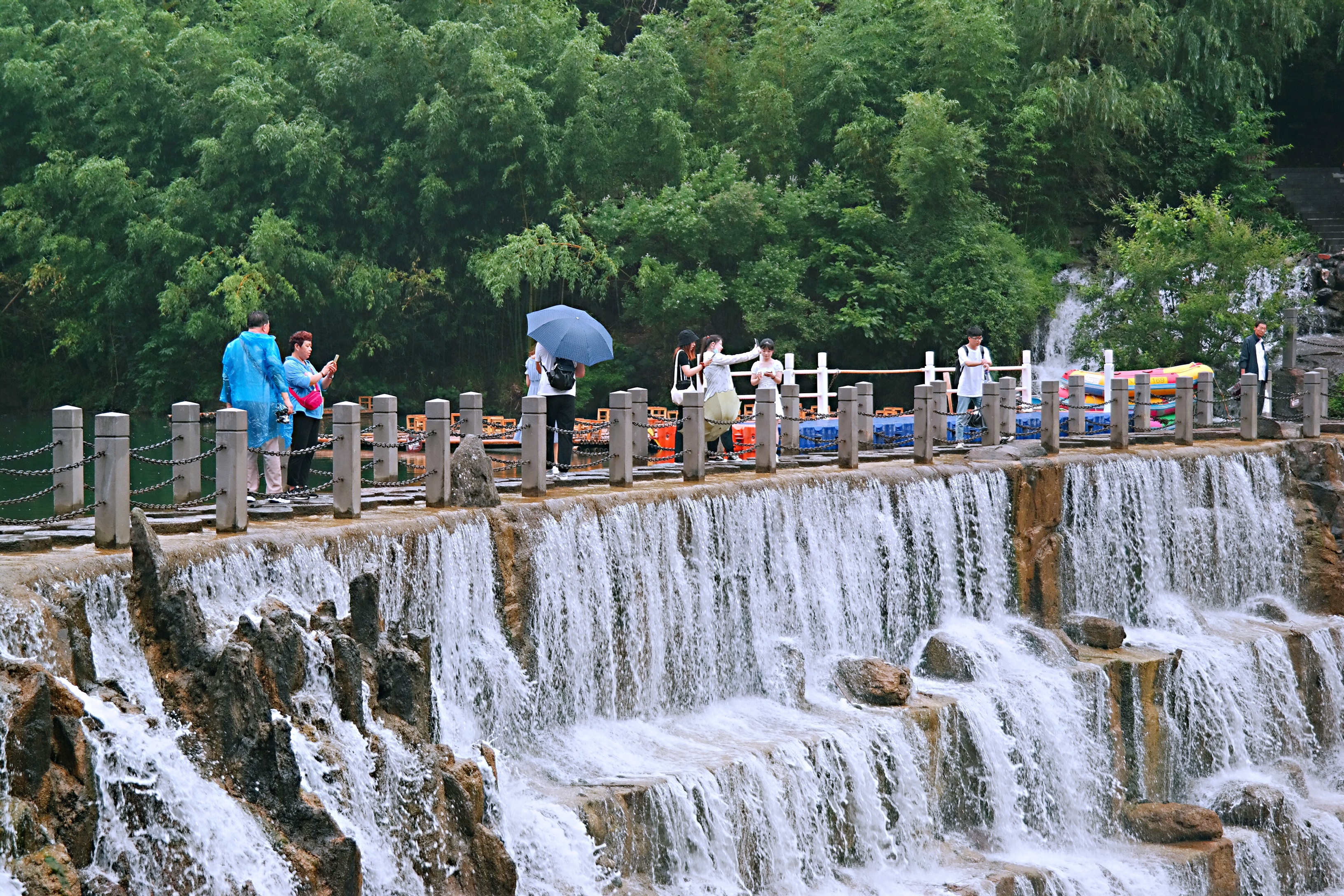 郑州银行商鼎瑞卡邂逅八里沟雨中漫步八里沟遇水玩水真清凉