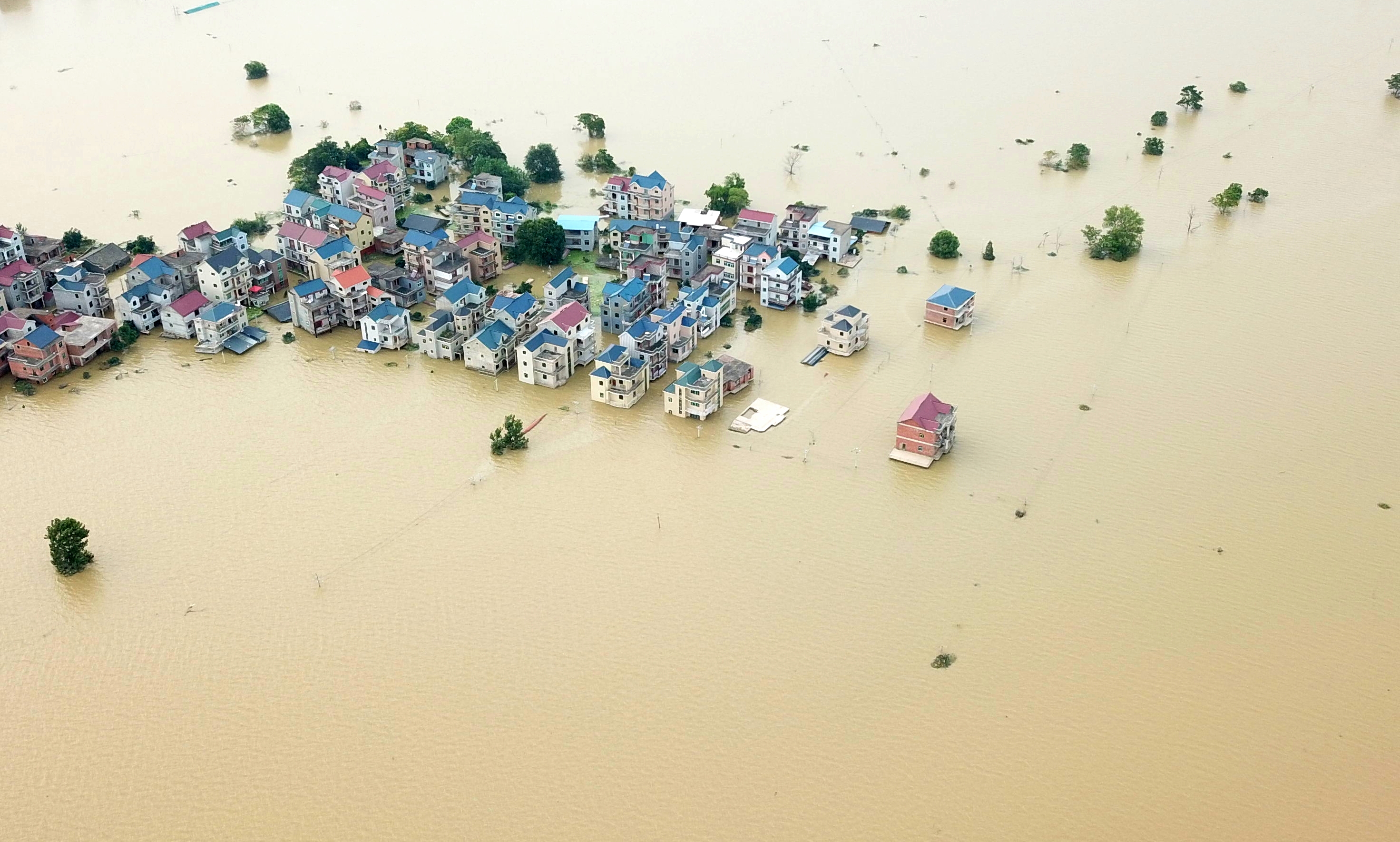 直击江西洪水:被洪水淹没的鄱阳县昌洲乡